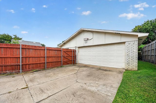 2021 Emory Oak Drive, Carrollton, TX 75007