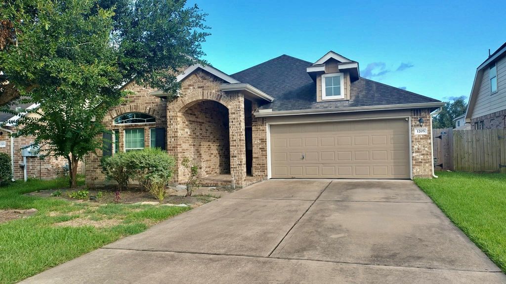 1205 Quarterhorse Drive, Alvin, TX 77511