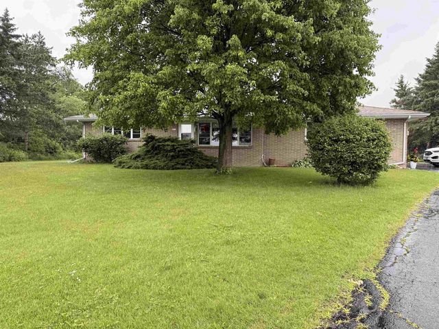 3926 N Harmony Townhall Road, Janesville, WI 53546
