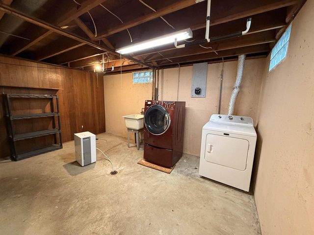 3926 N Harmony Townhall Road, Janesville, WI 53546
