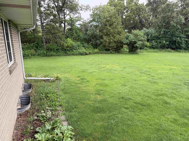 3926 N Harmony Townhall Road, Janesville, WI 53546