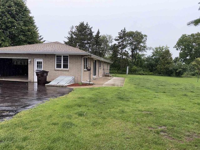 3926 N Harmony Townhall Road, Janesville, WI 53546