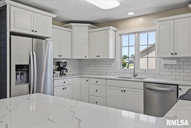 6630 COOLIDGE Drive, Cantrall, IL 62625