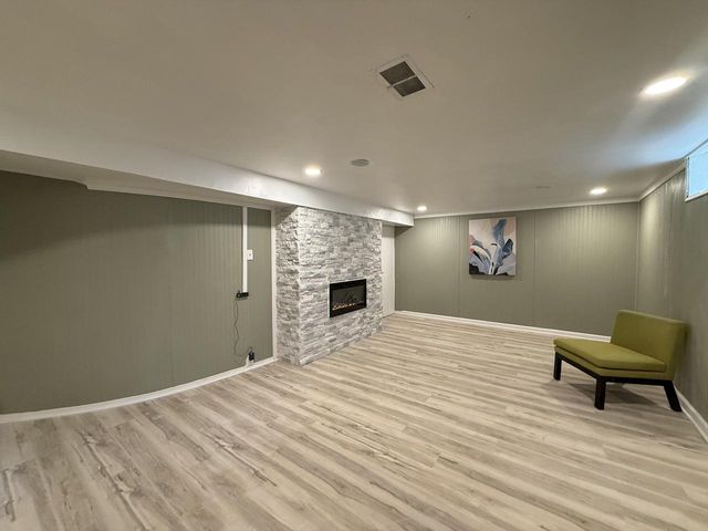 7414 W Congress STREET, Milwaukee, WI 53218