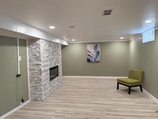 7414 W Congress STREET, Milwaukee, WI 53218