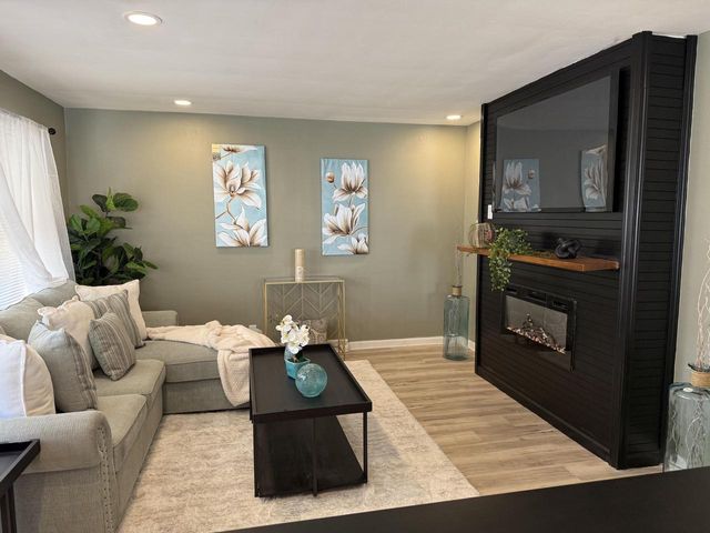 7414 W Congress STREET, Milwaukee, WI 53218