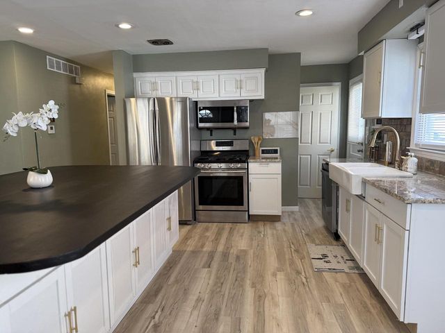 7414 W Congress STREET, Milwaukee, WI 53218