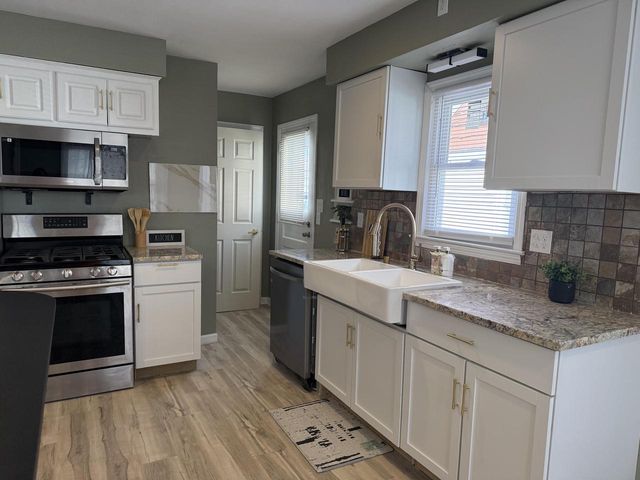 7414 W Congress STREET, Milwaukee, WI 53218