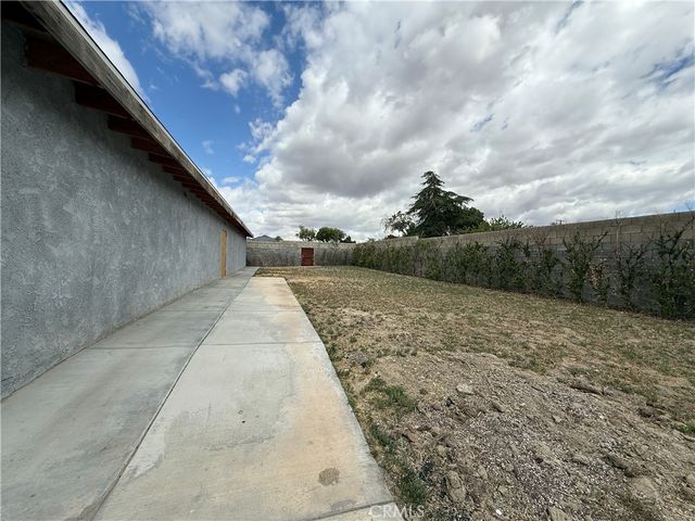 43424 20th Street W, Lancaster, CA 93534