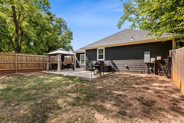 916 W Elm Street, Denison, TX 75020
