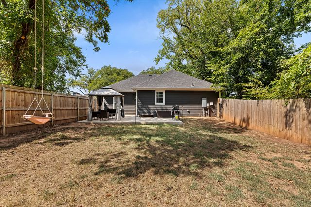 916 W Elm Street, Denison, TX 75020
