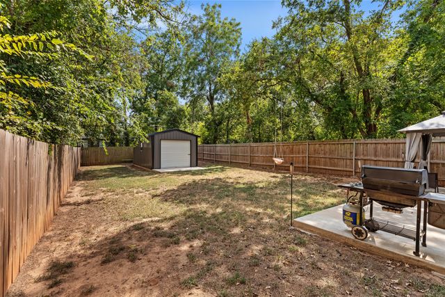 916 W Elm Street, Denison, TX 75020