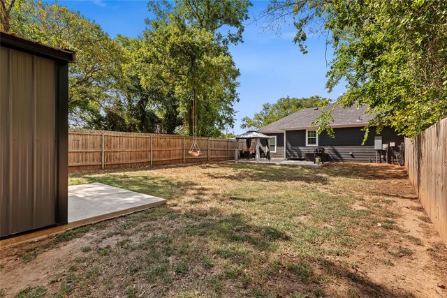 916 W Elm Street, Denison, TX 75020