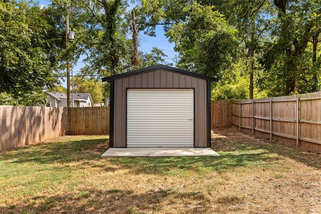 916 W Elm Street, Denison, TX 75020