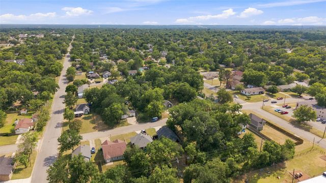 916 W Elm Street, Denison, TX 75020