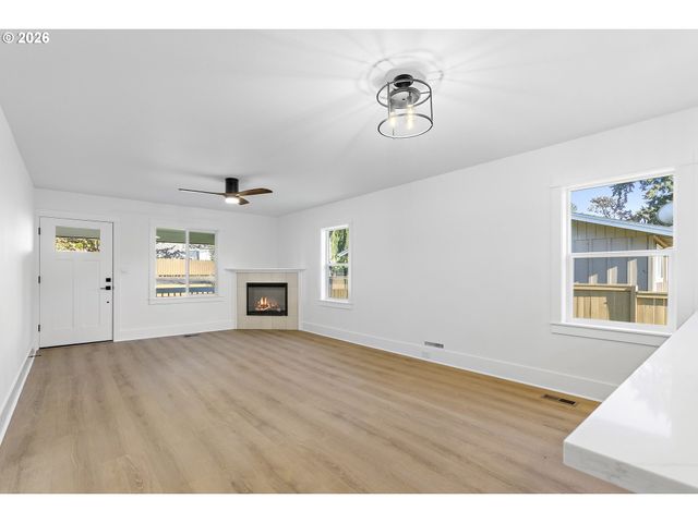 17909 OATFIELD Rd, Gladstone, OR 97027
