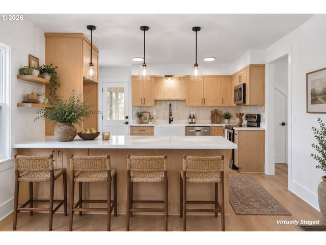 17909 OATFIELD Rd, Gladstone, OR 97027