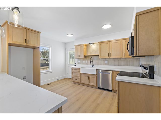 17909 OATFIELD Rd, Gladstone, OR 97027