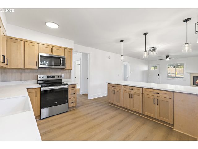 17909 OATFIELD Rd, Gladstone, OR 97027