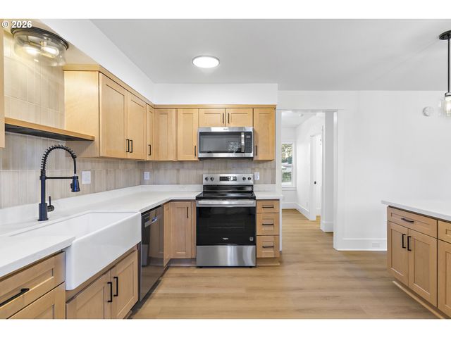 17909 OATFIELD Rd, Gladstone, OR 97027
