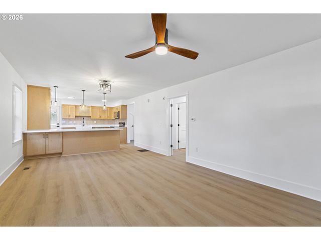 17909 OATFIELD Rd, Gladstone, OR 97027