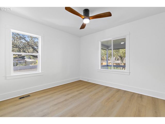 17909 OATFIELD Rd, Gladstone, OR 97027