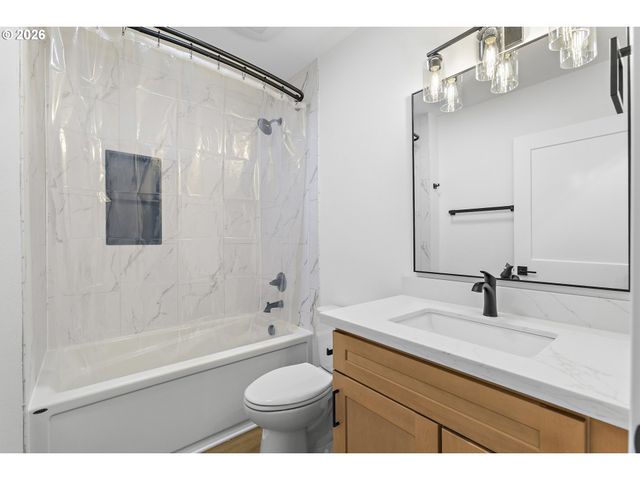 17909 OATFIELD Rd, Gladstone, OR 97027