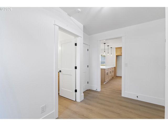 17909 OATFIELD Rd, Gladstone, OR 97027
