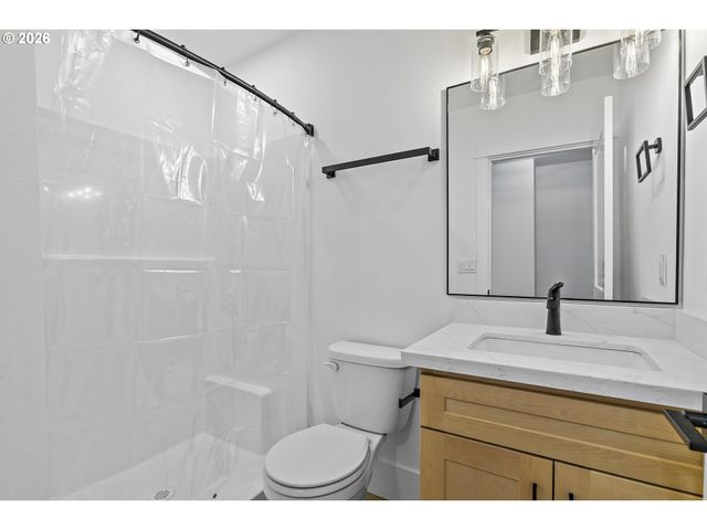 17909 OATFIELD Rd, Gladstone, OR 97027