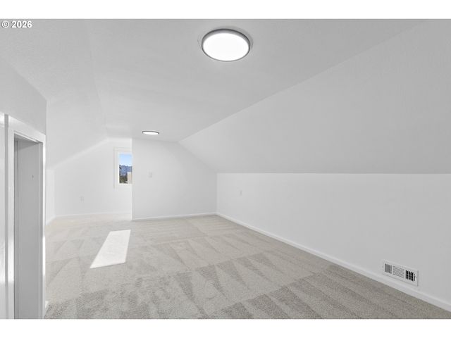 17909 OATFIELD Rd, Gladstone, OR 97027