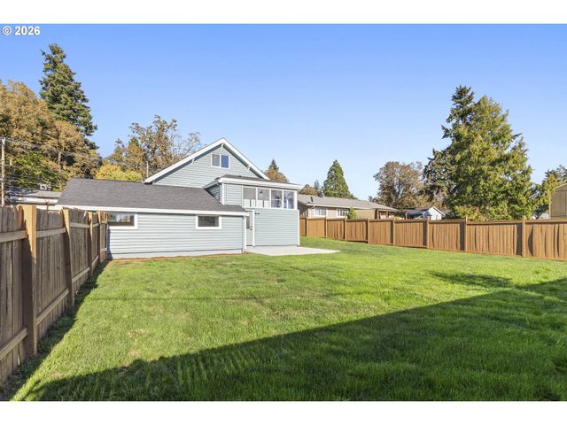 17909 OATFIELD Rd, Gladstone, OR 97027