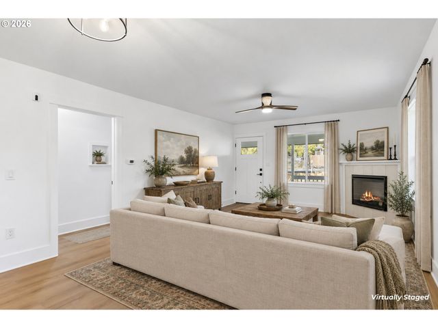 17909 OATFIELD Rd, Gladstone, OR 97027