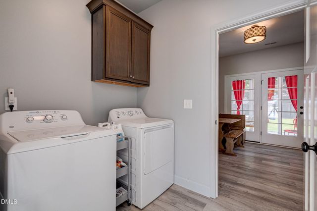 211 W Lewis Street, Four Oaks, NC 27524