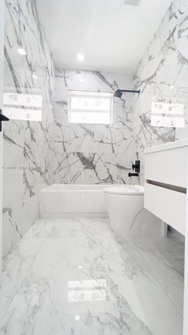 1013 NW 1st Ave, Hallandale Beach, FL 33009