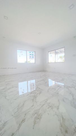 1013 NW 1st Ave, Hallandale Beach, FL 33009