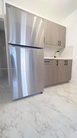 1013 NW 1st Ave, Hallandale Beach, FL 33009