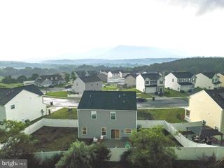 22 SIGNAL KNOB COTTAGE DR, Strasburg, VA 22657