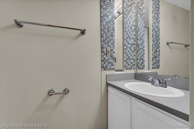 22331 Peachtree, Novi, MI 48375