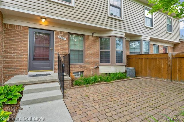 22331 Peachtree, Novi, MI 48375