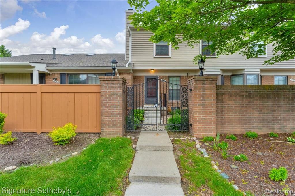 22331 Peachtree, Novi, MI 48375