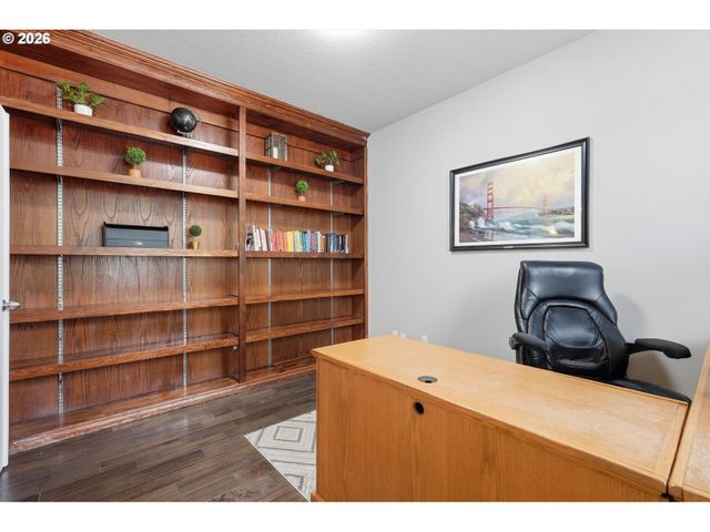 208 N WHITE OAK St, Newberg, OR 97132
