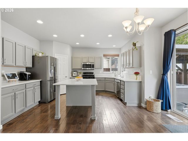 208 N WHITE OAK St, Newberg, OR 97132