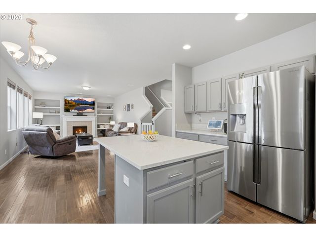 208 N WHITE OAK St, Newberg, OR 97132