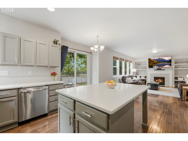 208 N WHITE OAK St, Newberg, OR 97132