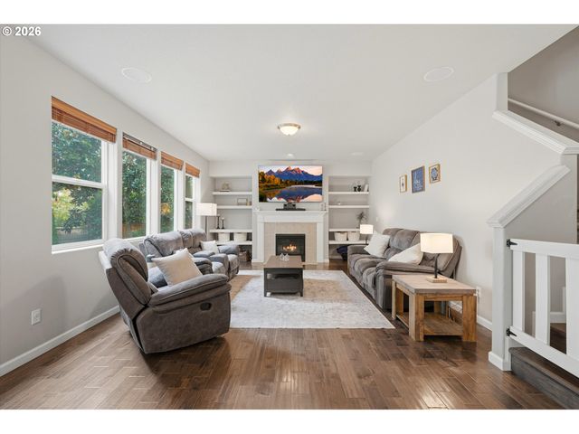 208 N WHITE OAK St, Newberg, OR 97132