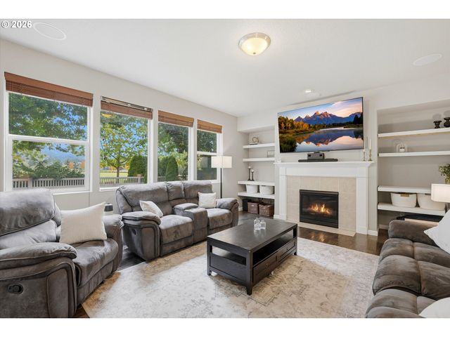 208 N WHITE OAK St, Newberg, OR 97132