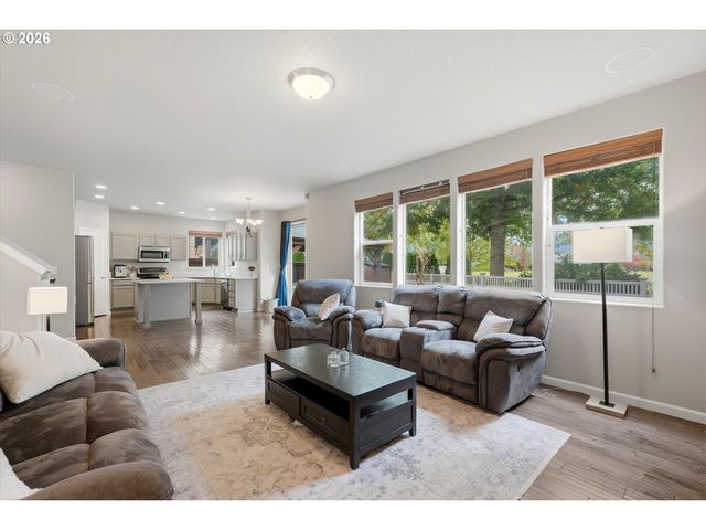 208 N WHITE OAK St, Newberg, OR 97132