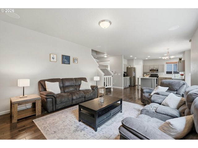 208 N WHITE OAK St, Newberg, OR 97132