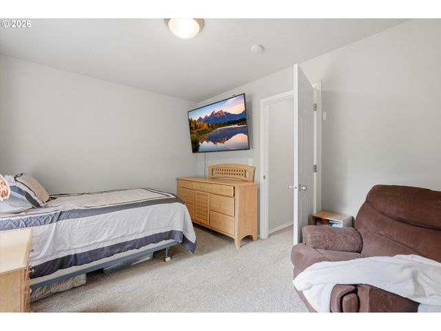 208 N WHITE OAK St, Newberg, OR 97132