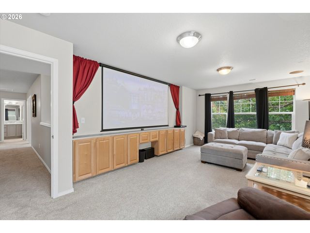 208 N WHITE OAK St, Newberg, OR 97132
